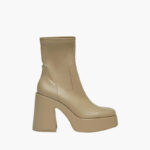 Stretch platform boots